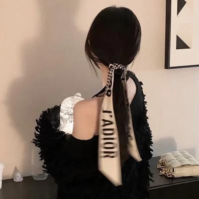 秦总你闺女又去摆地摊了